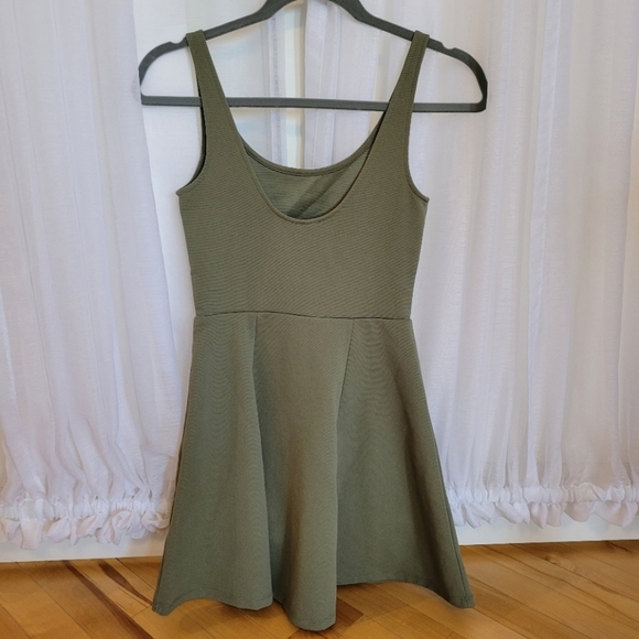 Green Divided H&M dress - Picture 2 of 3